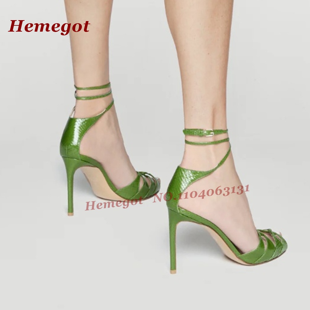 Sandalias de tiras con patrón  - Sandal Strappy Heeled reseña y precio